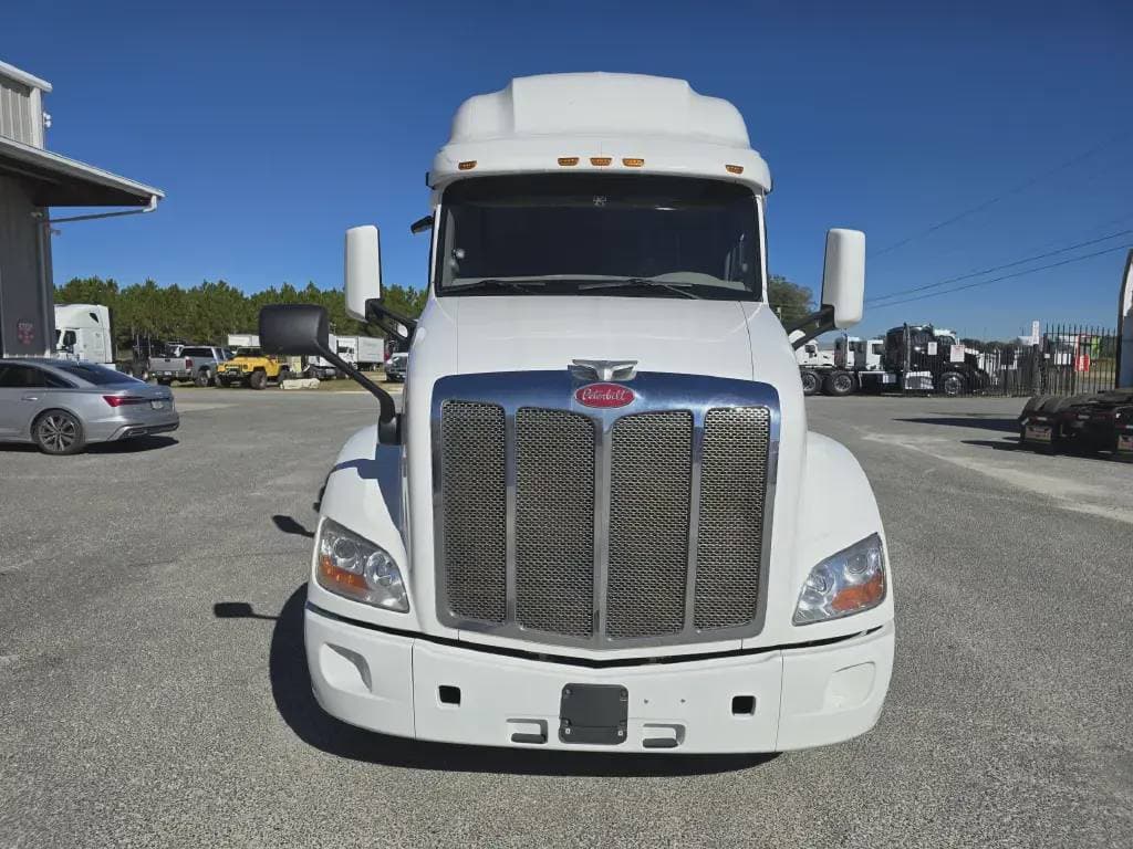 2022 Peterbilt 579 image 4