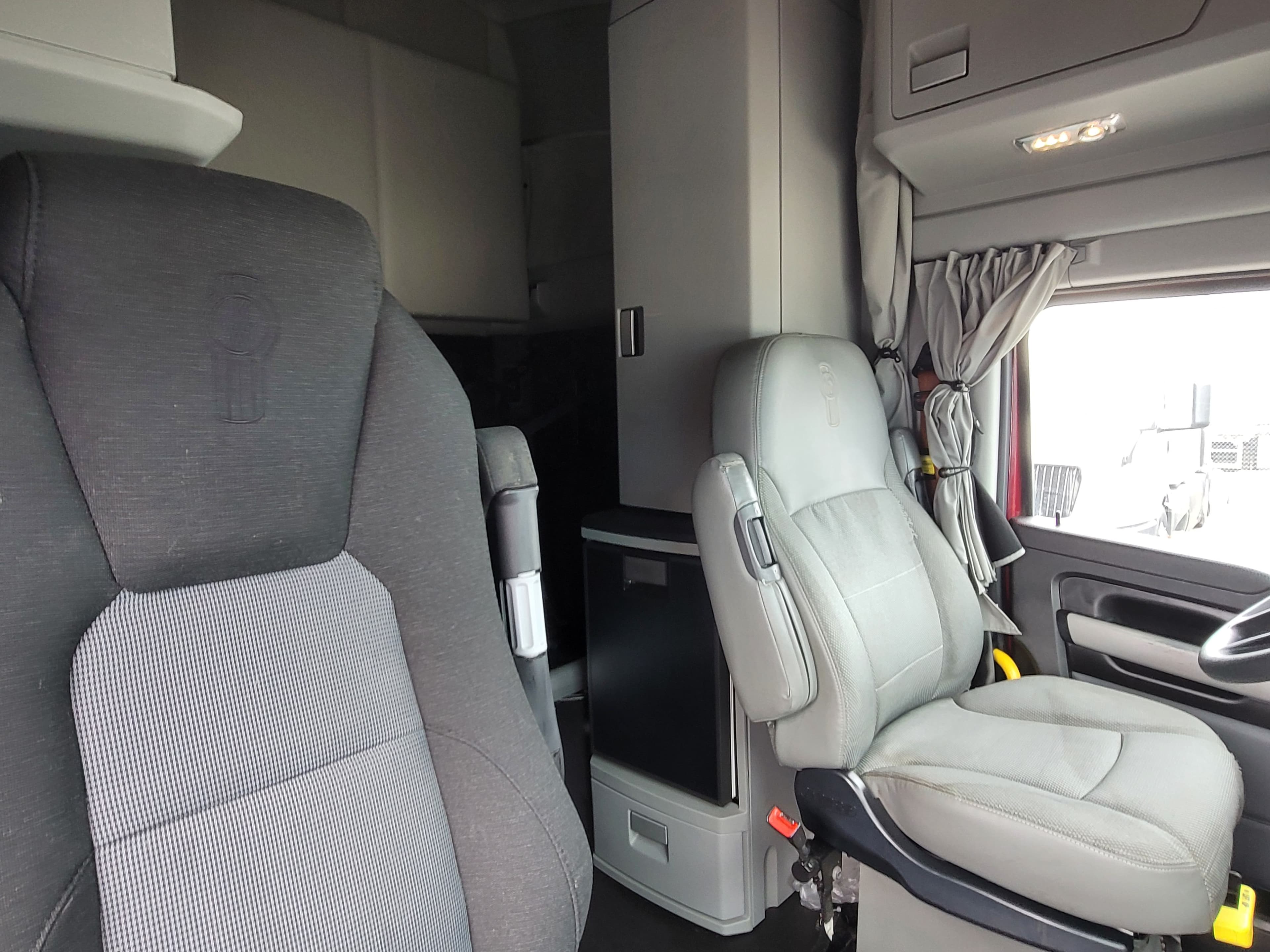 2023 Kenworth T680 image 9