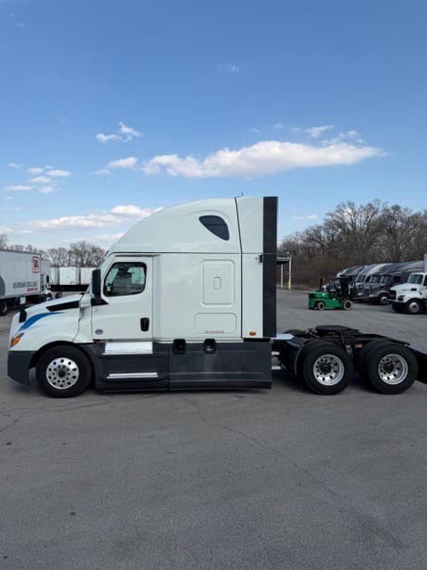 2022 Freightliner Cascadia 126 image 11