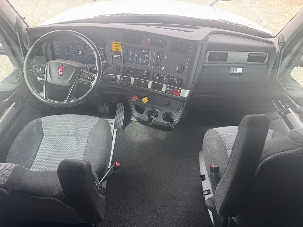 Used 2024 KENWORTH T880 image 12