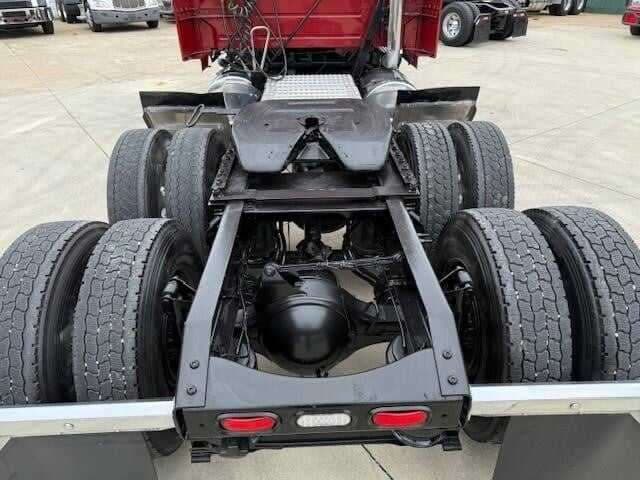 2018 Volvo VNR image 3