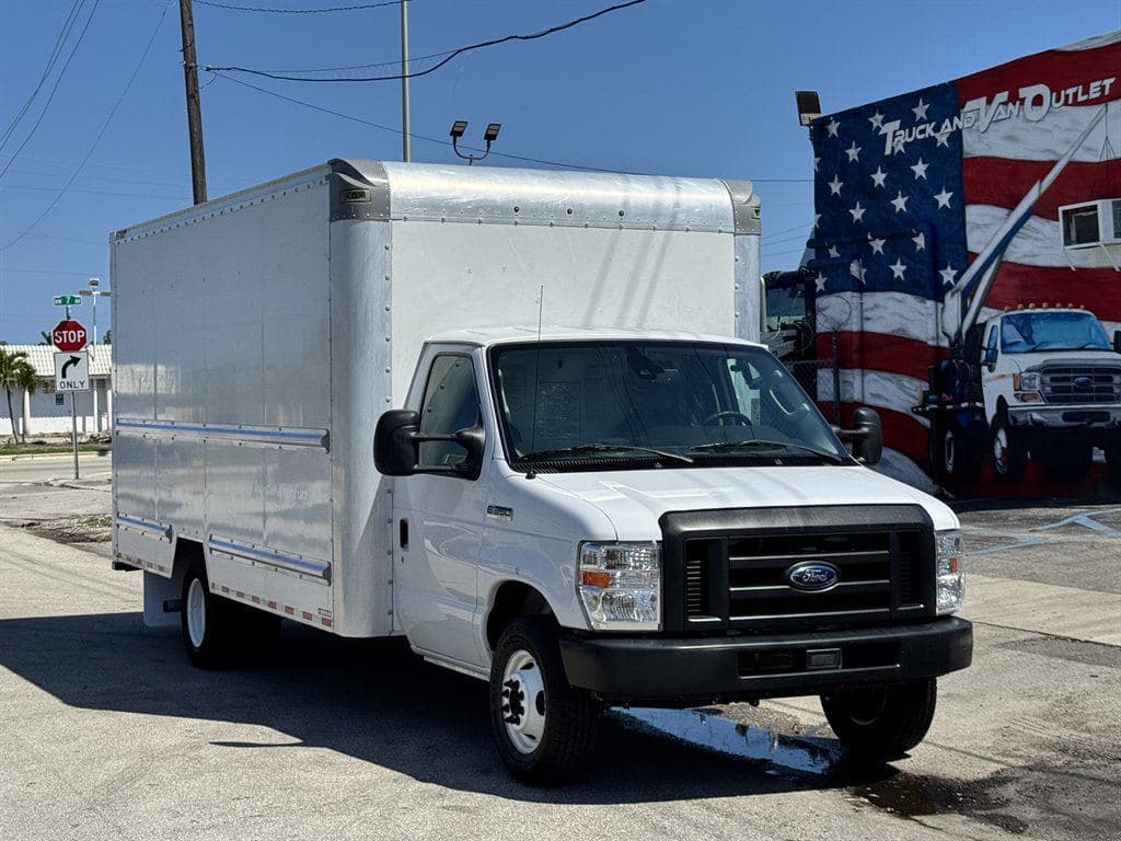 2022 Ford Commercial Vans image 1