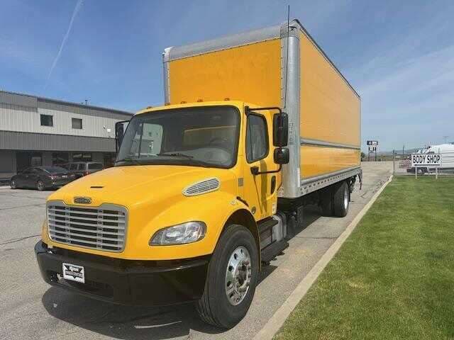 2020 Freightliner M2 image 1