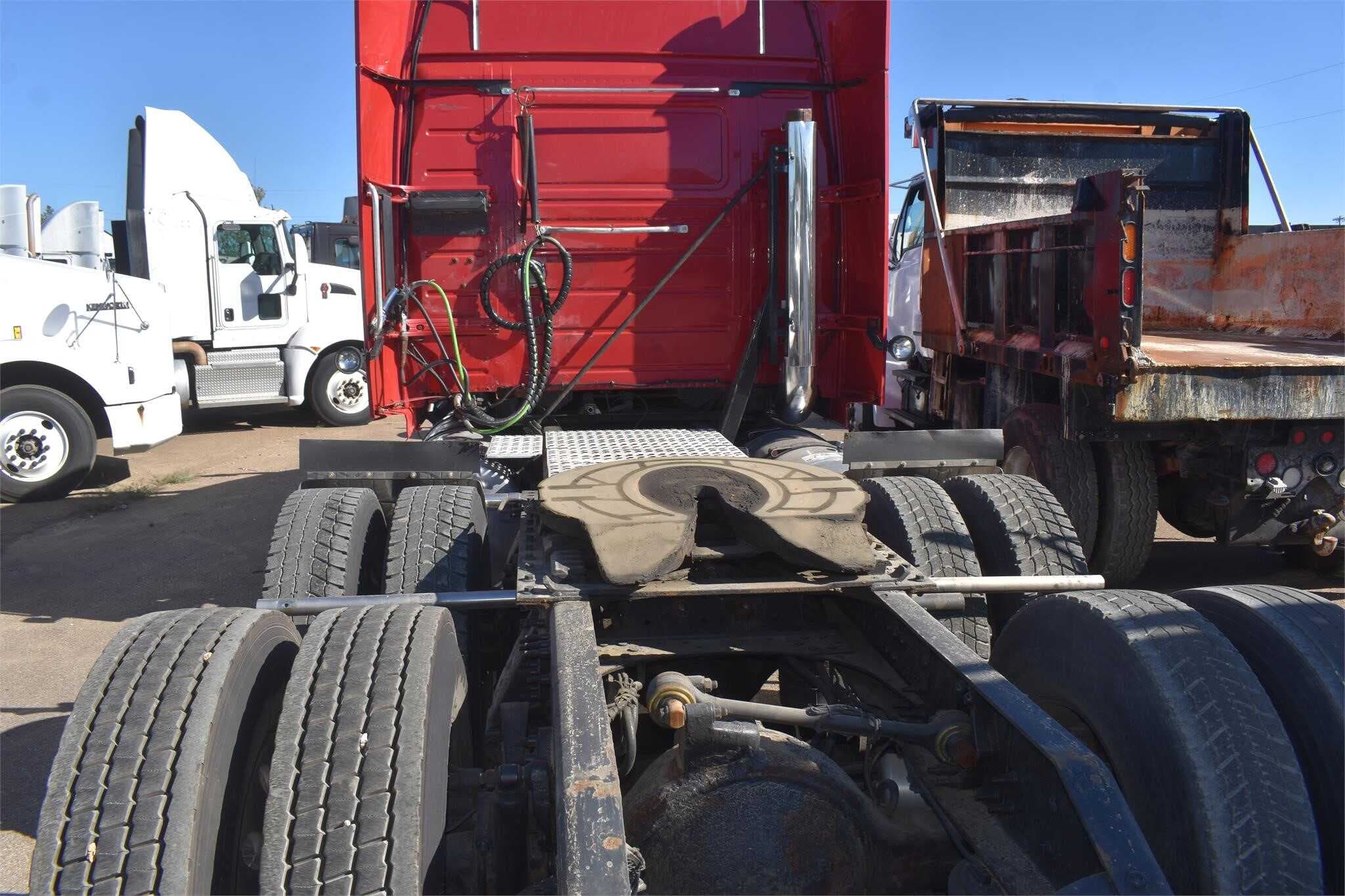 2013 Volvo VNL670 image 5