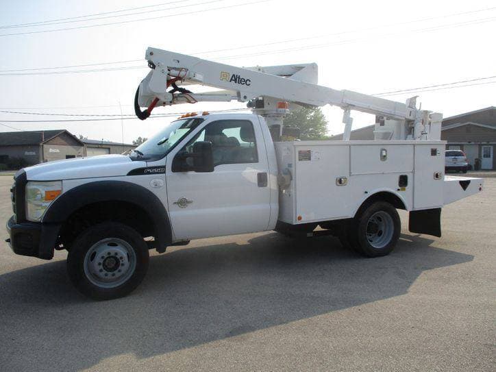2016 Ford F-550 BUCKET TRUCK 4X4 image 1