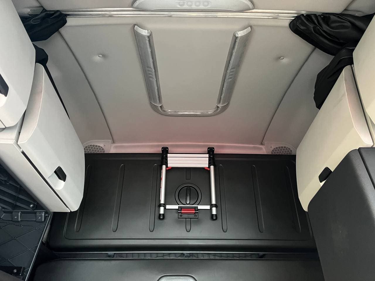 2022 Freightliner Cascadia image 17