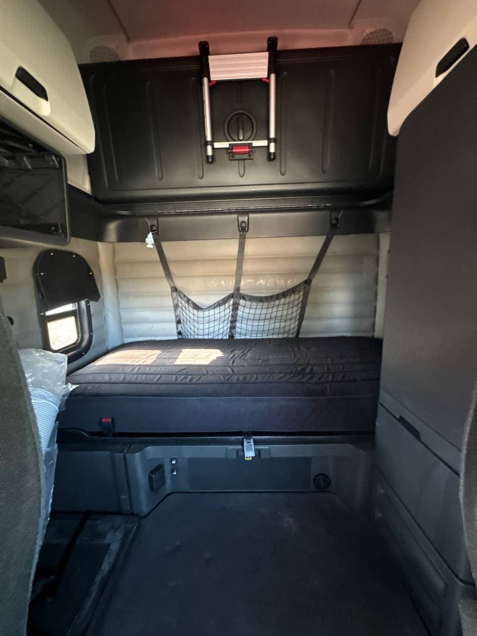 2022 Freightliner Cascadia 126 image 15