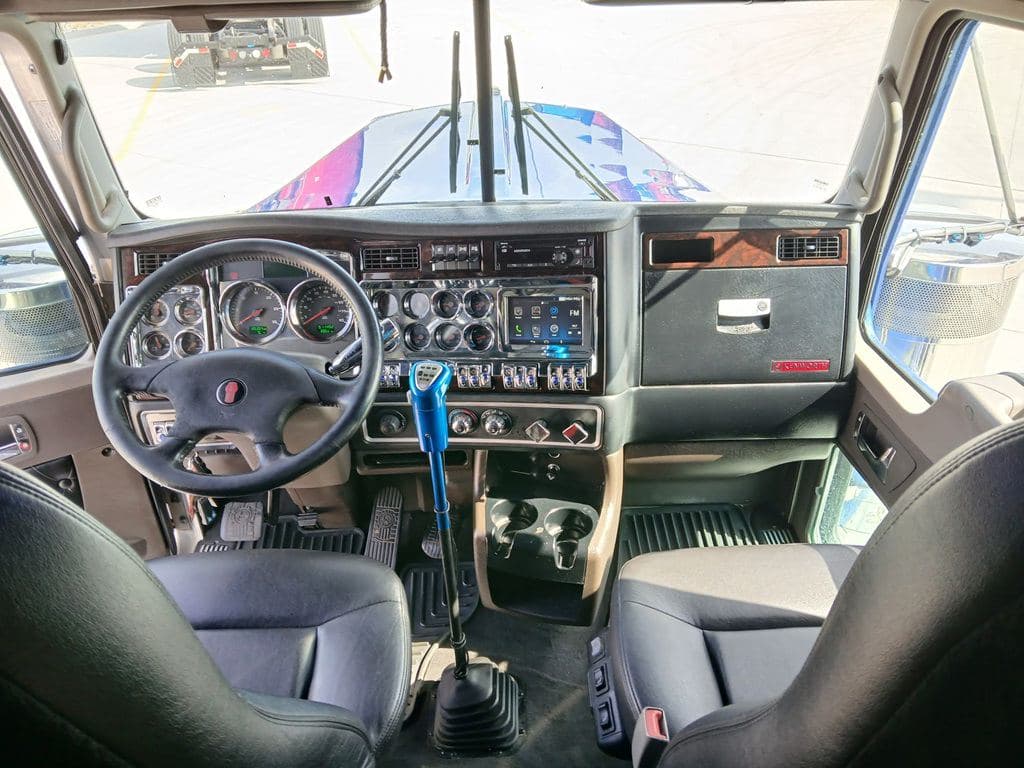 Used 2023 KENWORTH W900L image 13