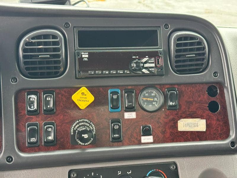 2019 Freightliner M2 106 image 20