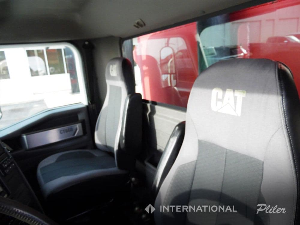 2016 CATERPILLAR CT660S Dump Truck (GN292961) image 8