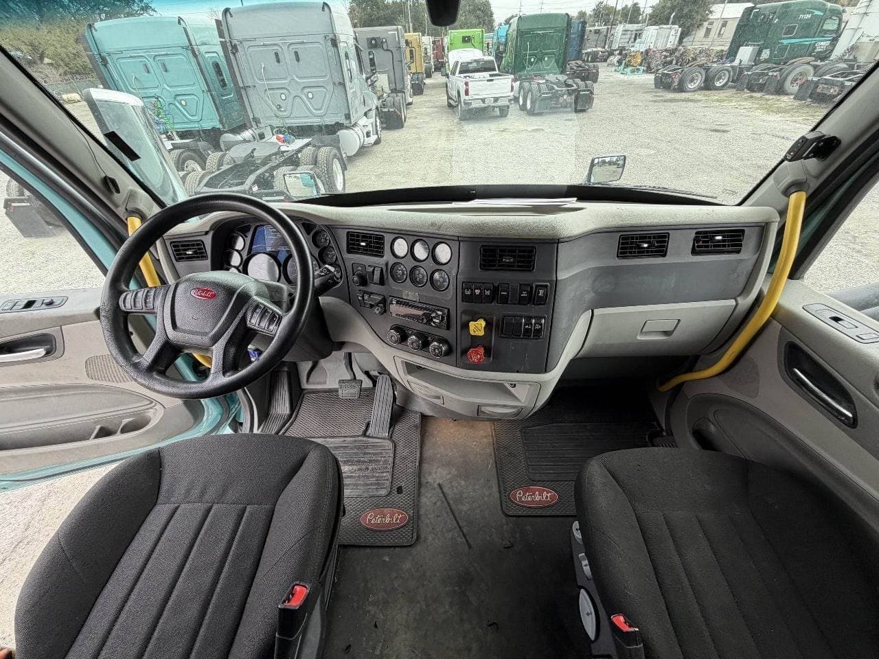 2020 Peterbilt 579 image 7