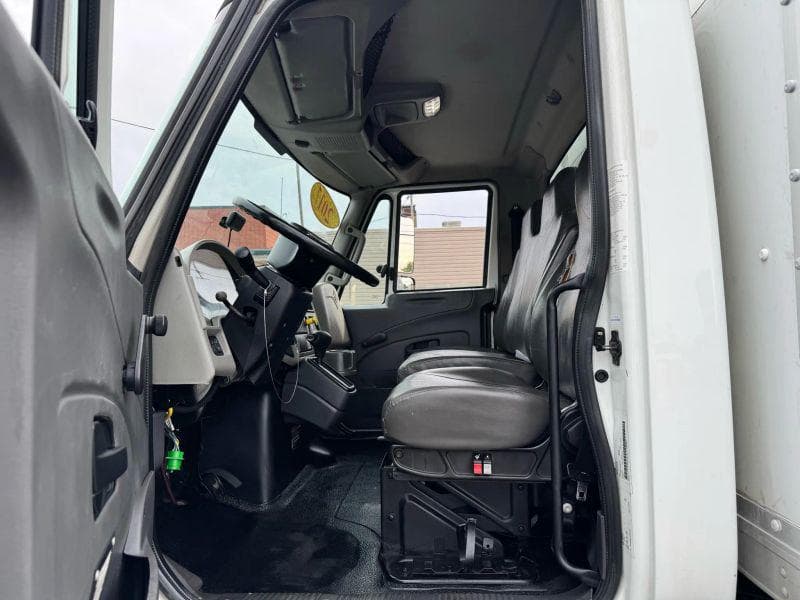2017 International 4300 image 14