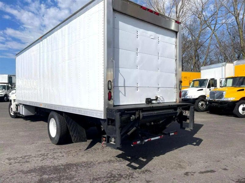 2015 Hino 268 image 5