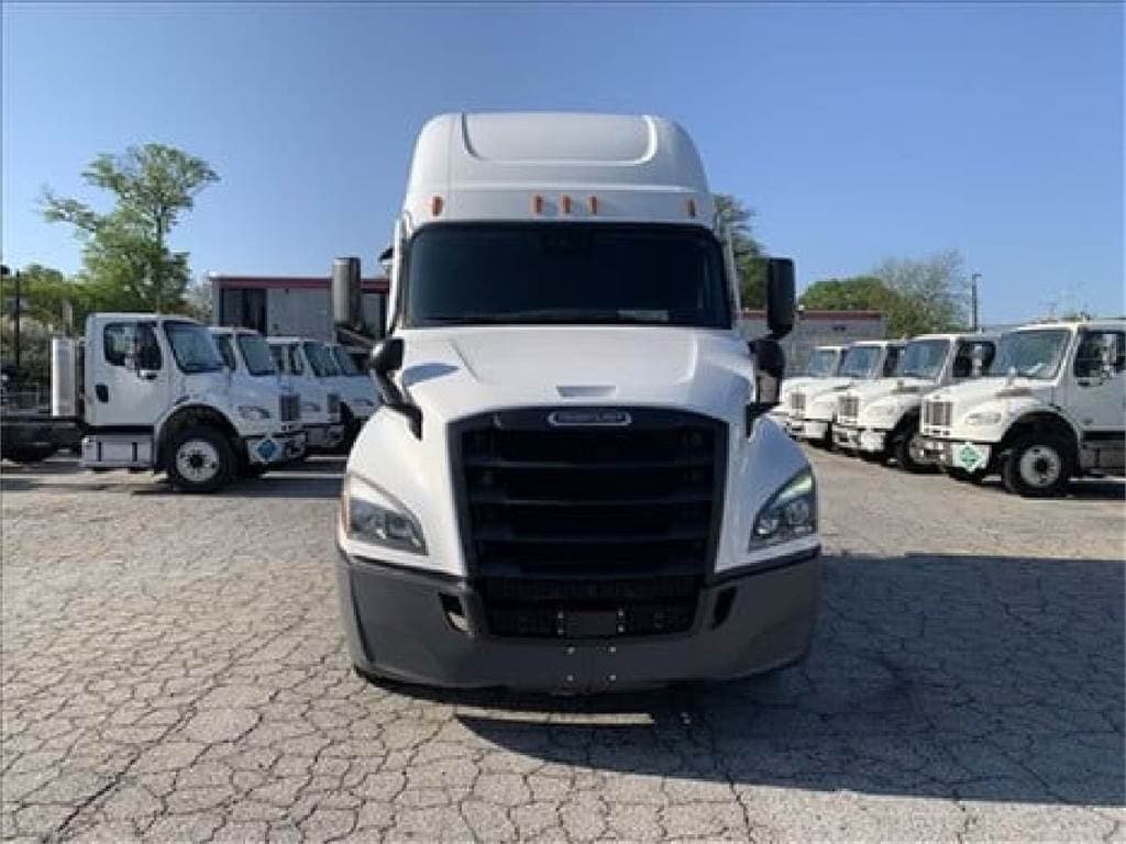 2020 Freightliner Cascadia 126 image 2