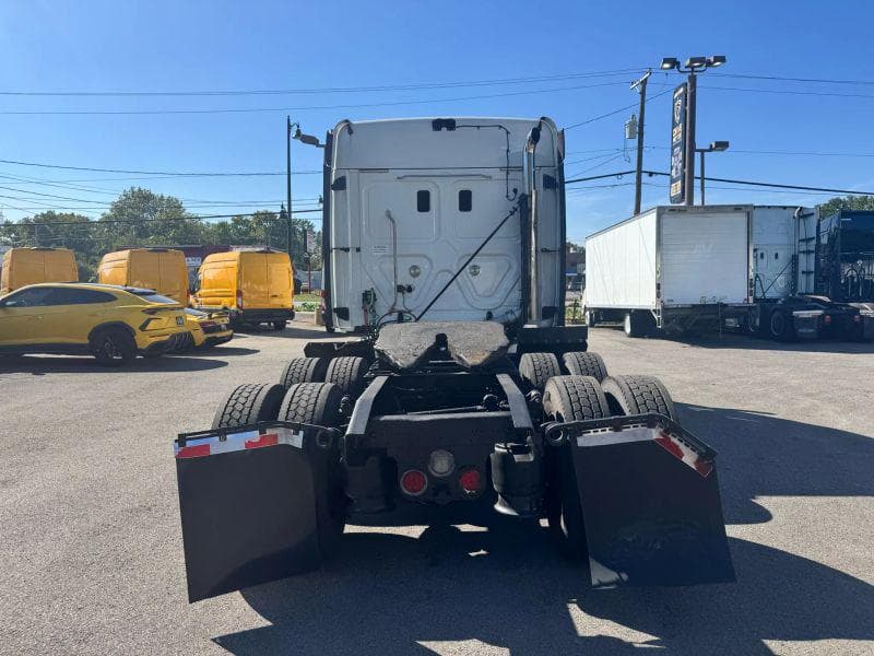 2016 Freightliner Cascadia image 15