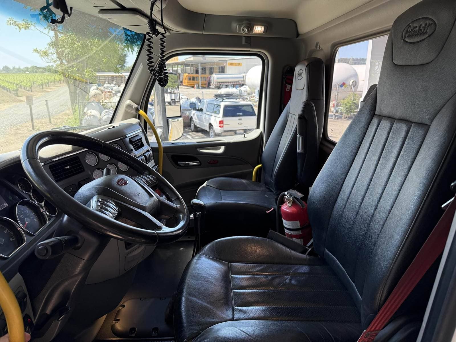 2021 Peterbilt 579 image 11