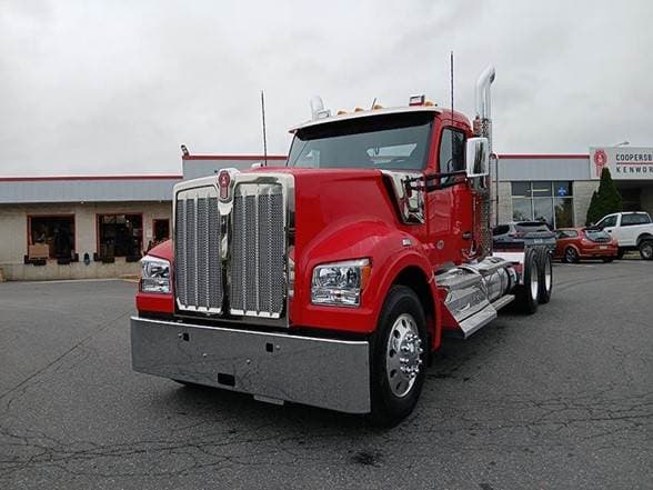 2025 Kenworth W990 image 1