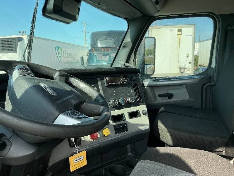 2021 Freightliner Cascadia image 6