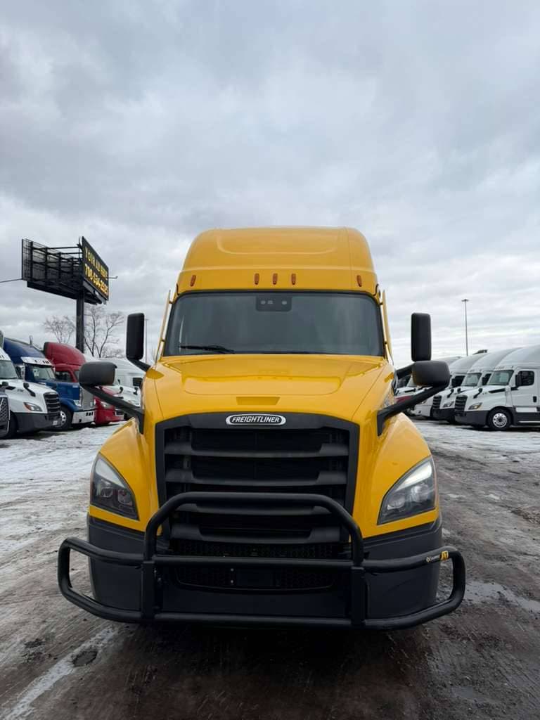 2022 Freightliner Cascadia image 3