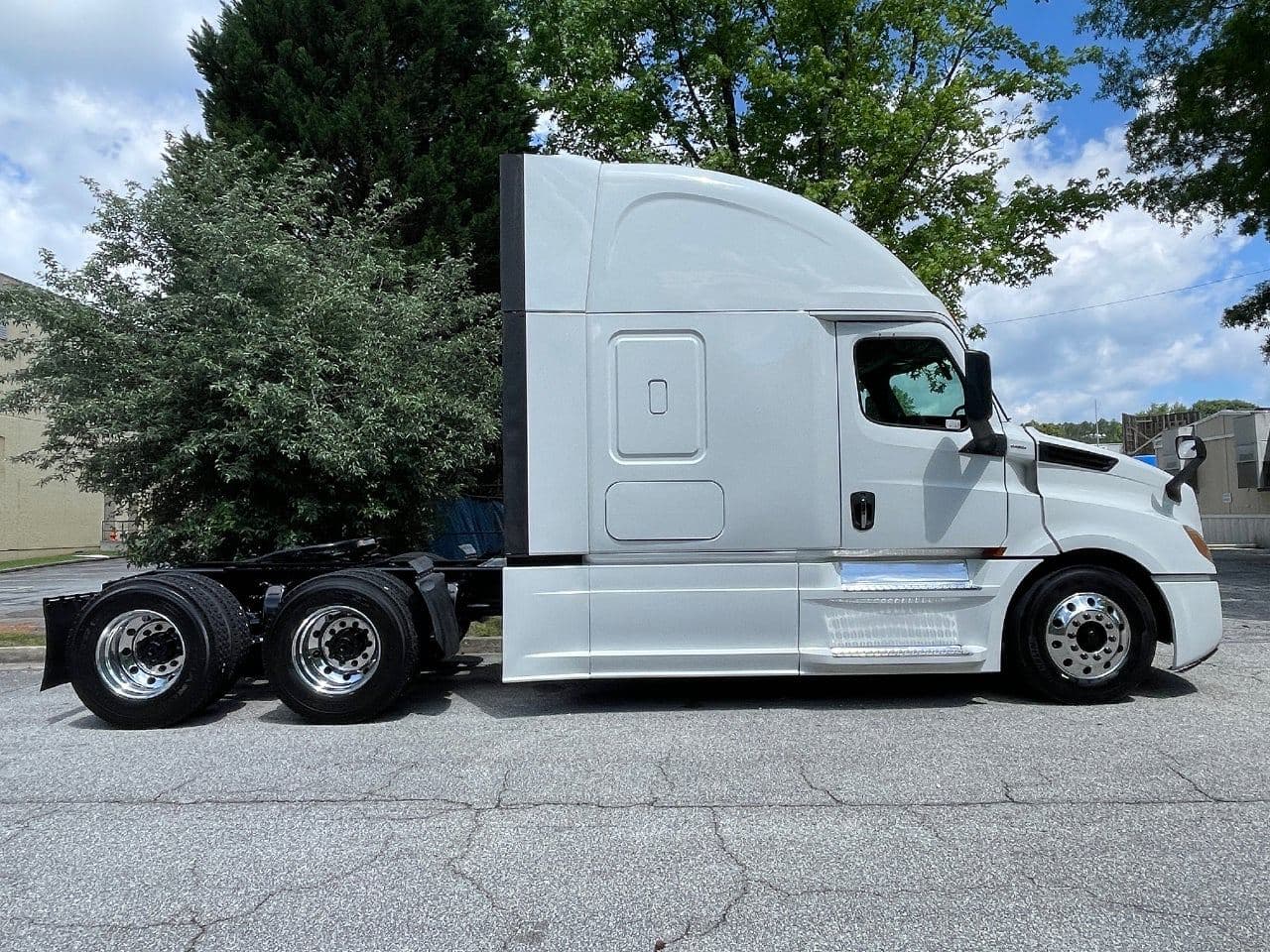 2019 Freightliner Cascadia 126 image 2