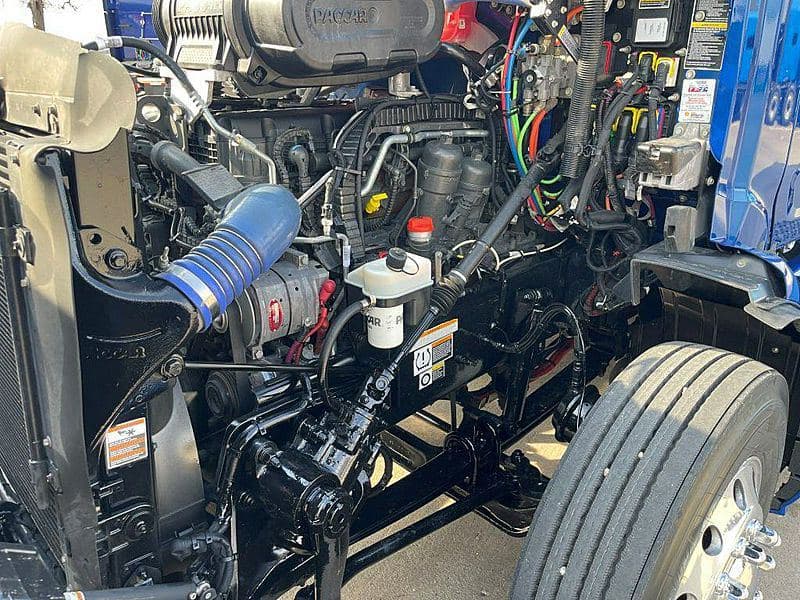 2023 Peterbilt 579 image 6