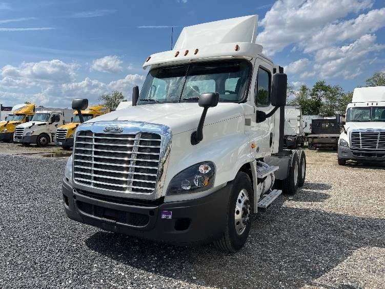 2018 Freightliner Cascadia image 1