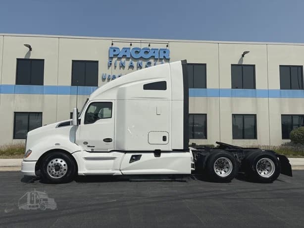 2021 Kenworth T680 image 2