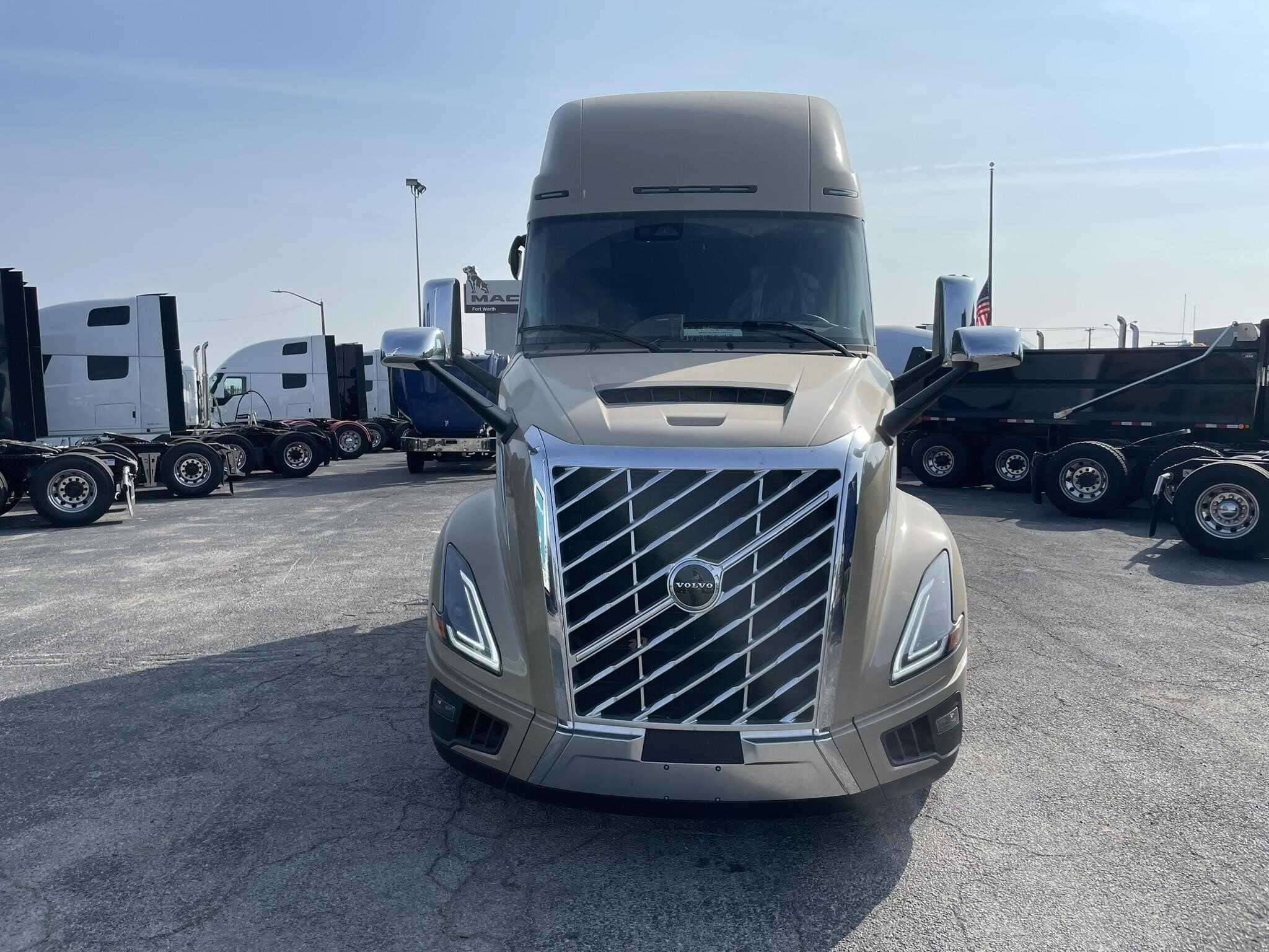 2026 Volvo NEW VNL image 2