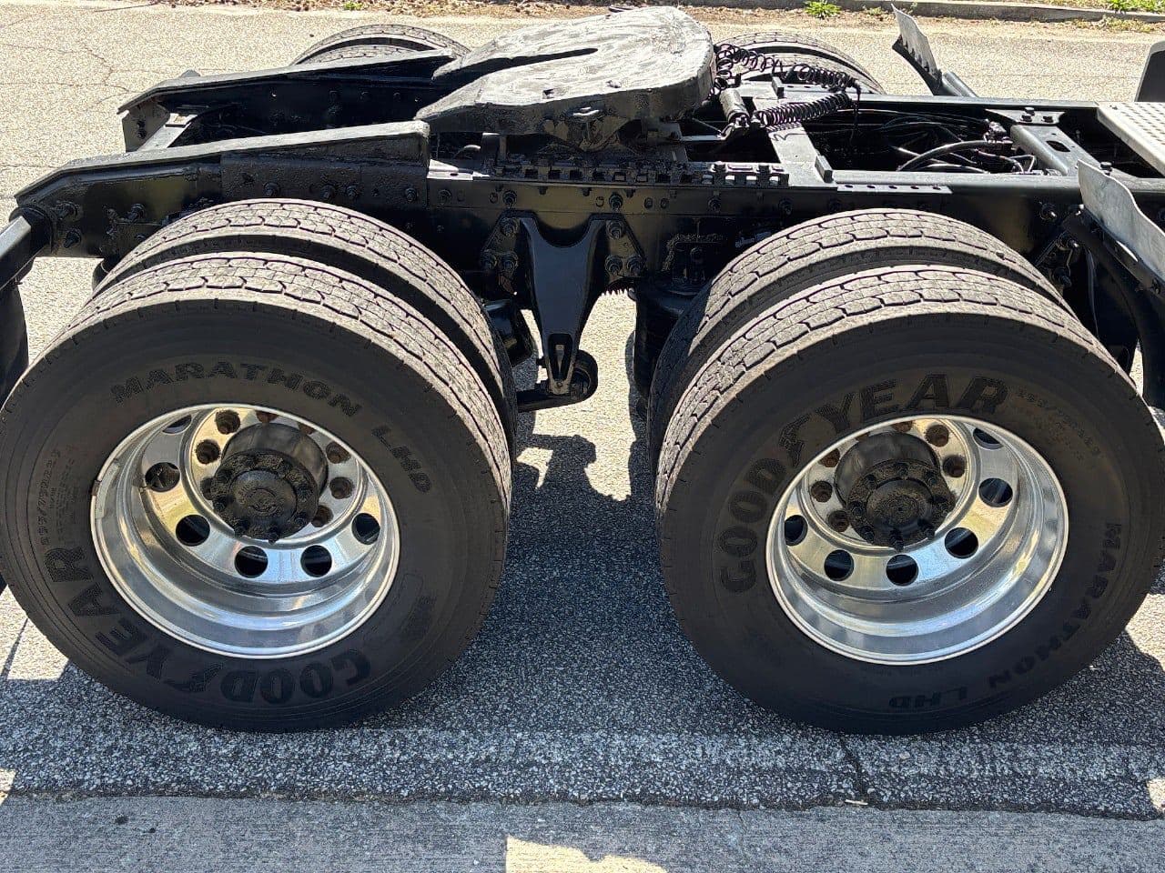 2018 International LT625 image 13