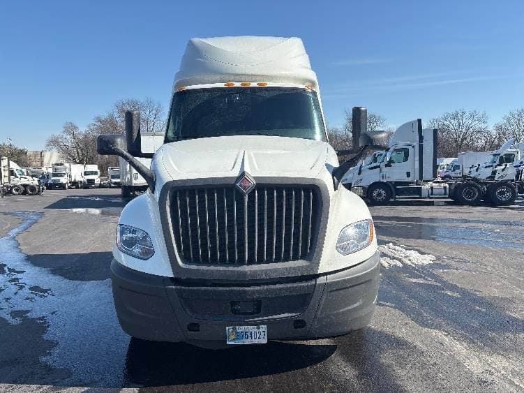 2023 International LT62F image 2