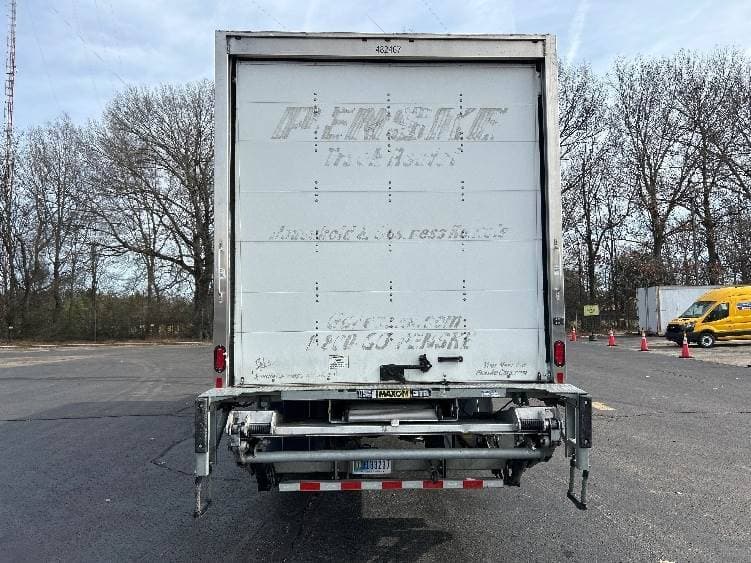 2022 International MV607 Box Truck - 220HP, 6 Speed Automatic, Roll up Door image 7