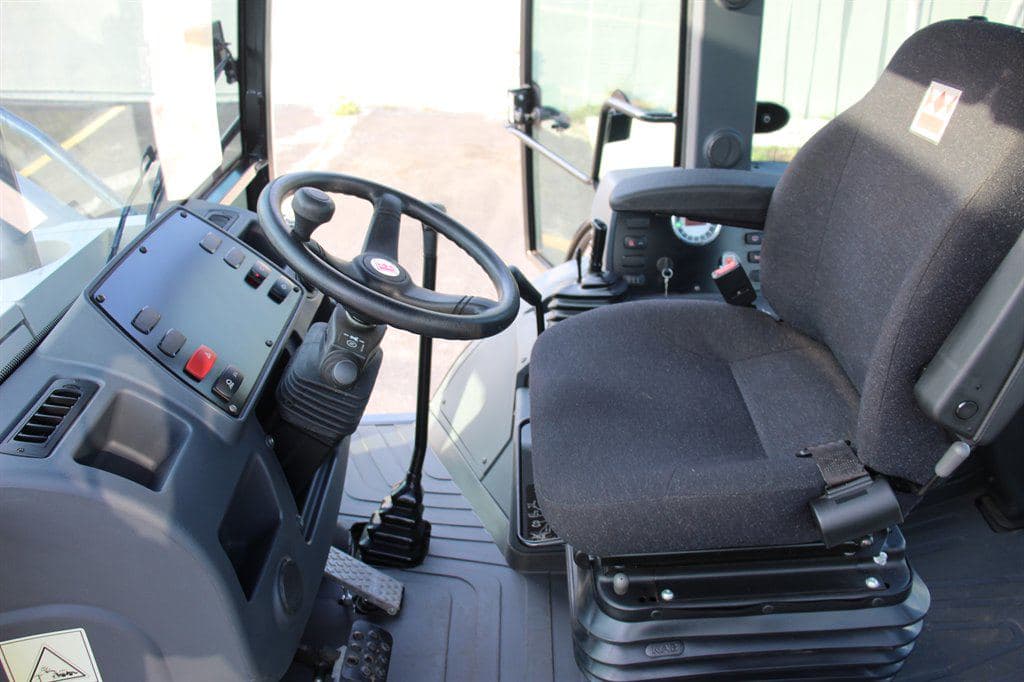 2016 Terex TLN830 image 39