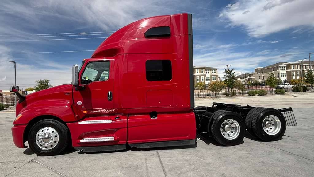 Used 2021 INTERNATIONAL LT625 image 15