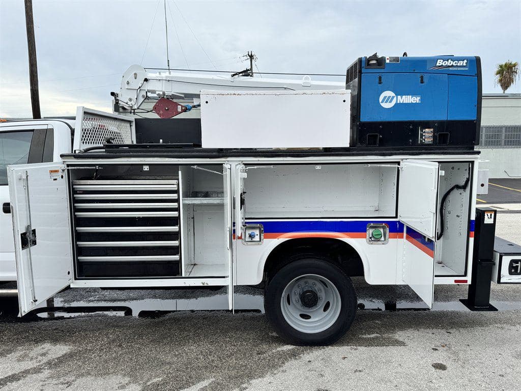2017 Ford F550 image 22