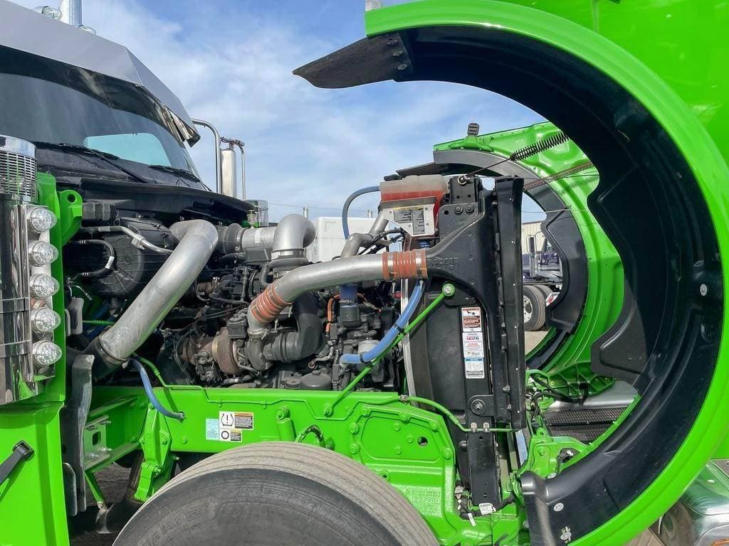 2025 Peterbilt 589 image 8