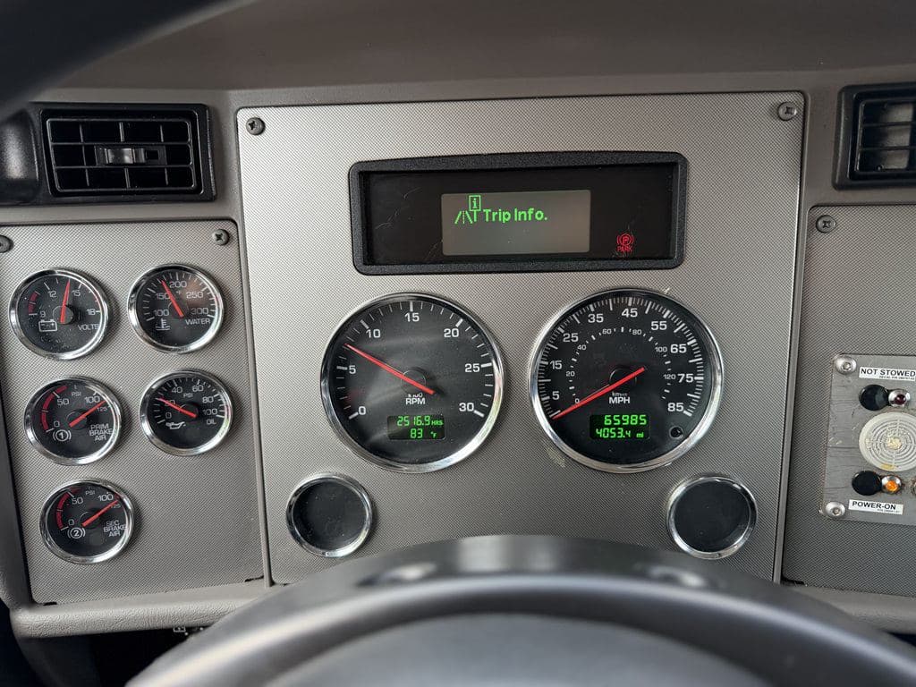 Used 2023 KENWORTH T270 image 3