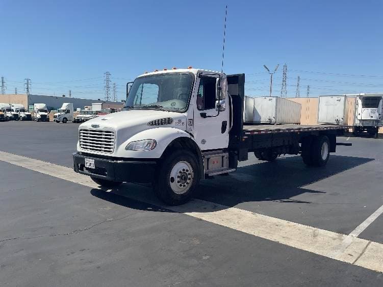 2021 Freightliner M2 image 2