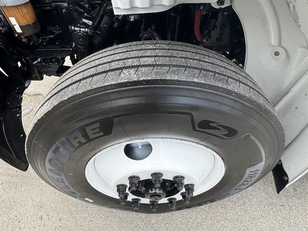 2018 Freightliner M2-106 image 38