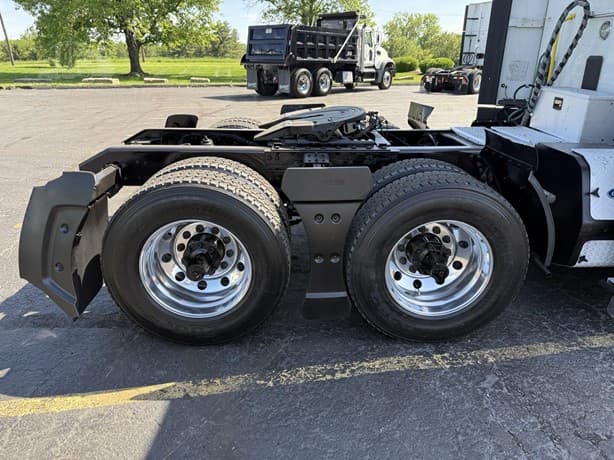 2021 Kenworth T680 image 7