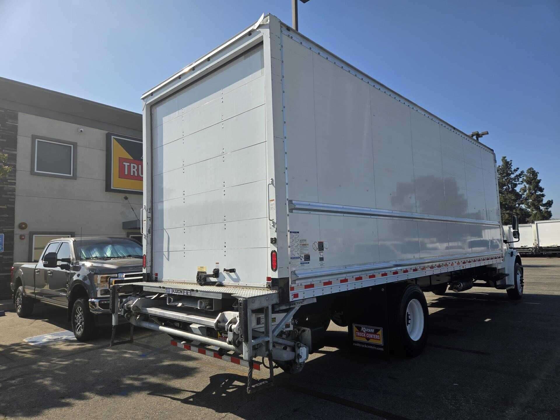 2020 Freightliner M2 image 6