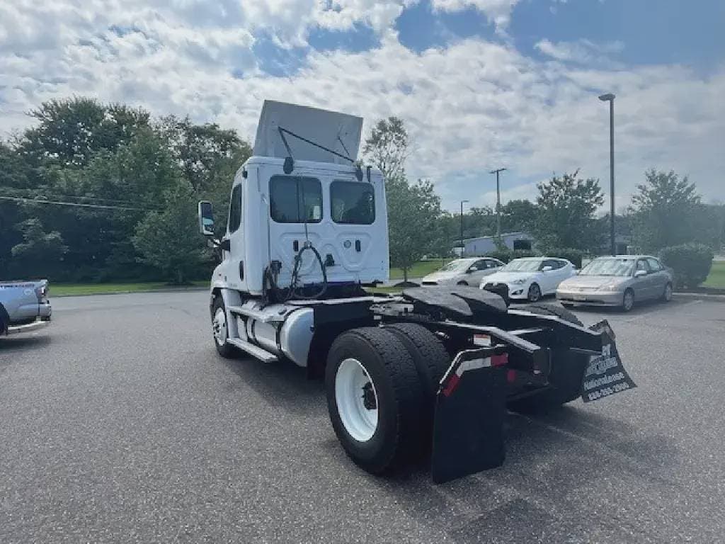 2019 Freightliner Cascadia 113 image 9