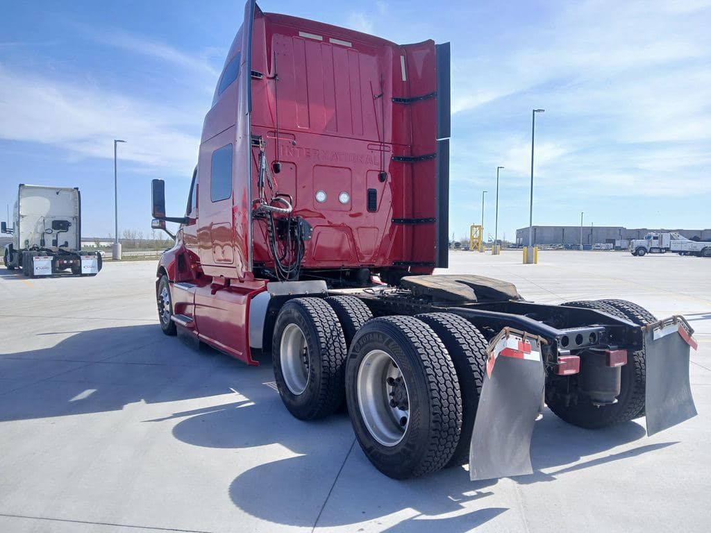 Used 2021 INTERNATIONAL LT625 image 10