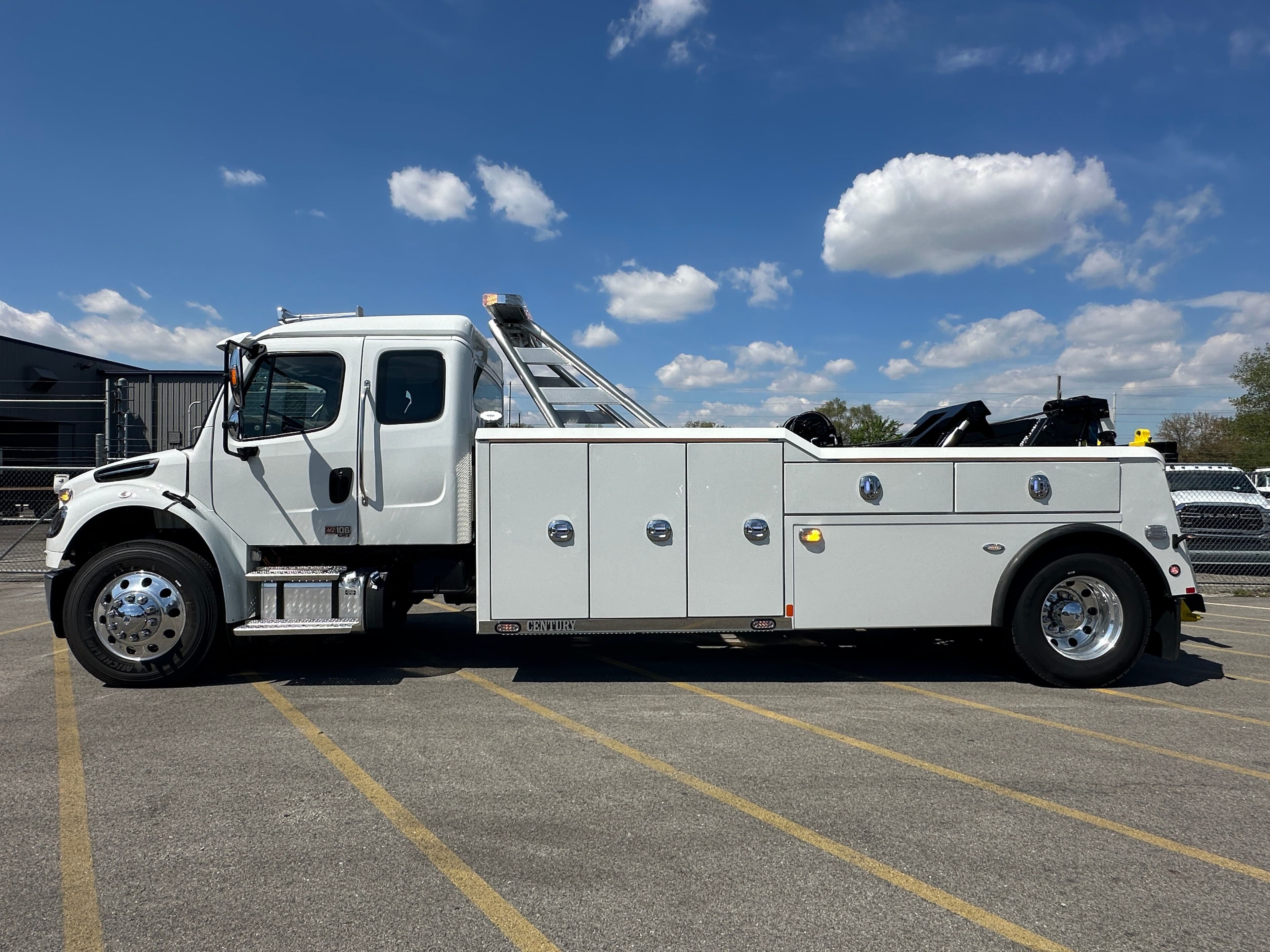 2025 Freightliner M2 106 Medium Duty WITH A CENTURY 4024  (SK#: 6199C)  image 2