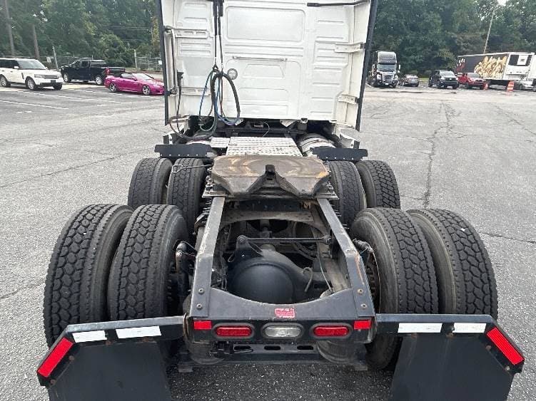 2022 Volvo VNL image 6