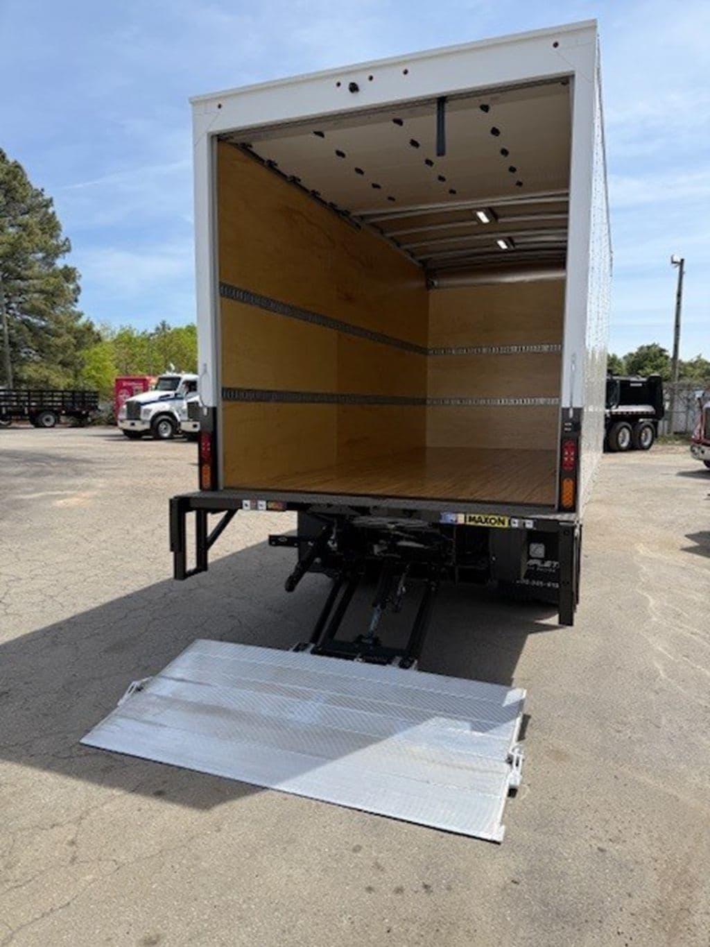 New 2025 ISUZU NRR image 9