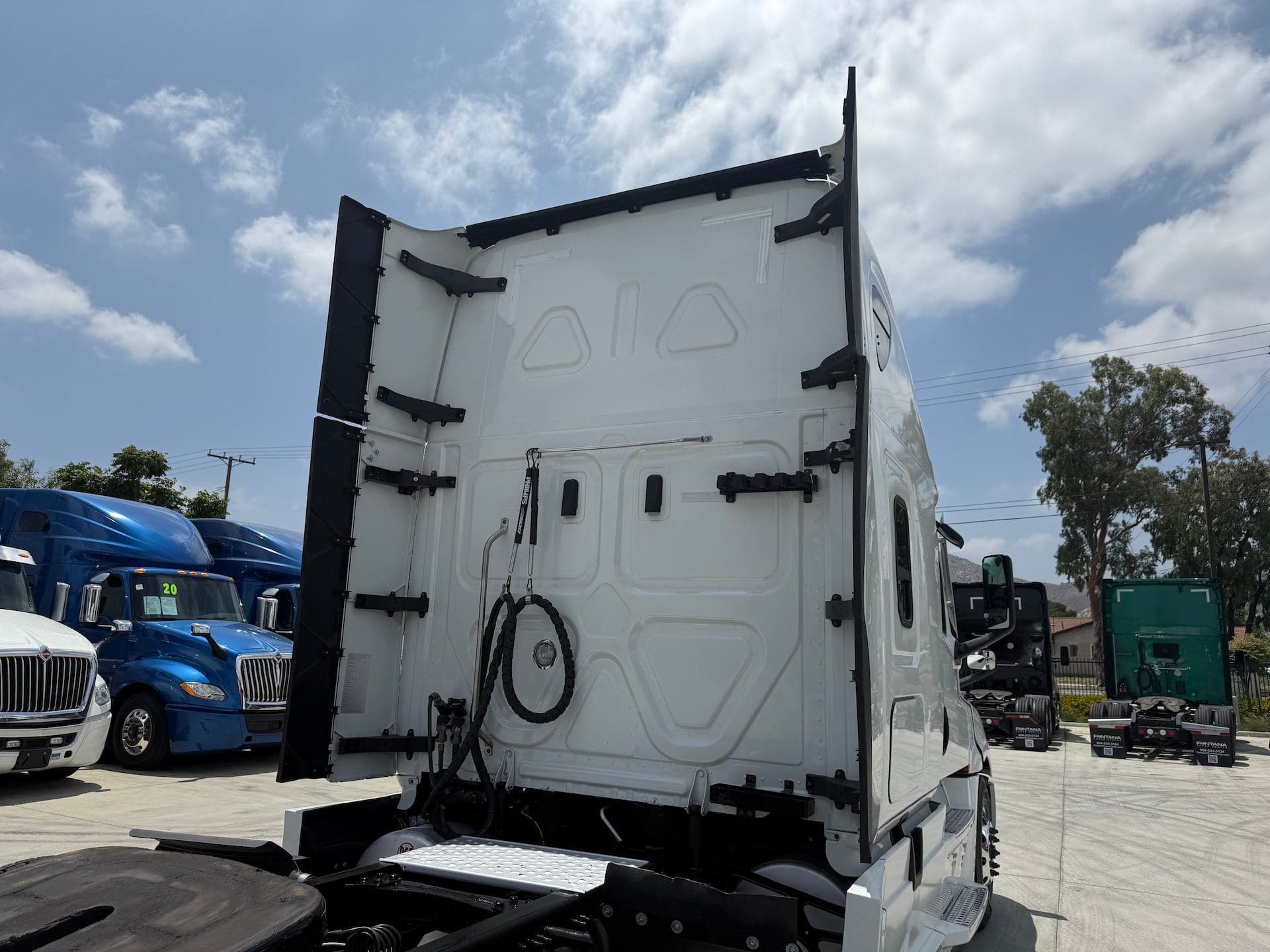 2021 Freightliner Cascadia 126 image 10