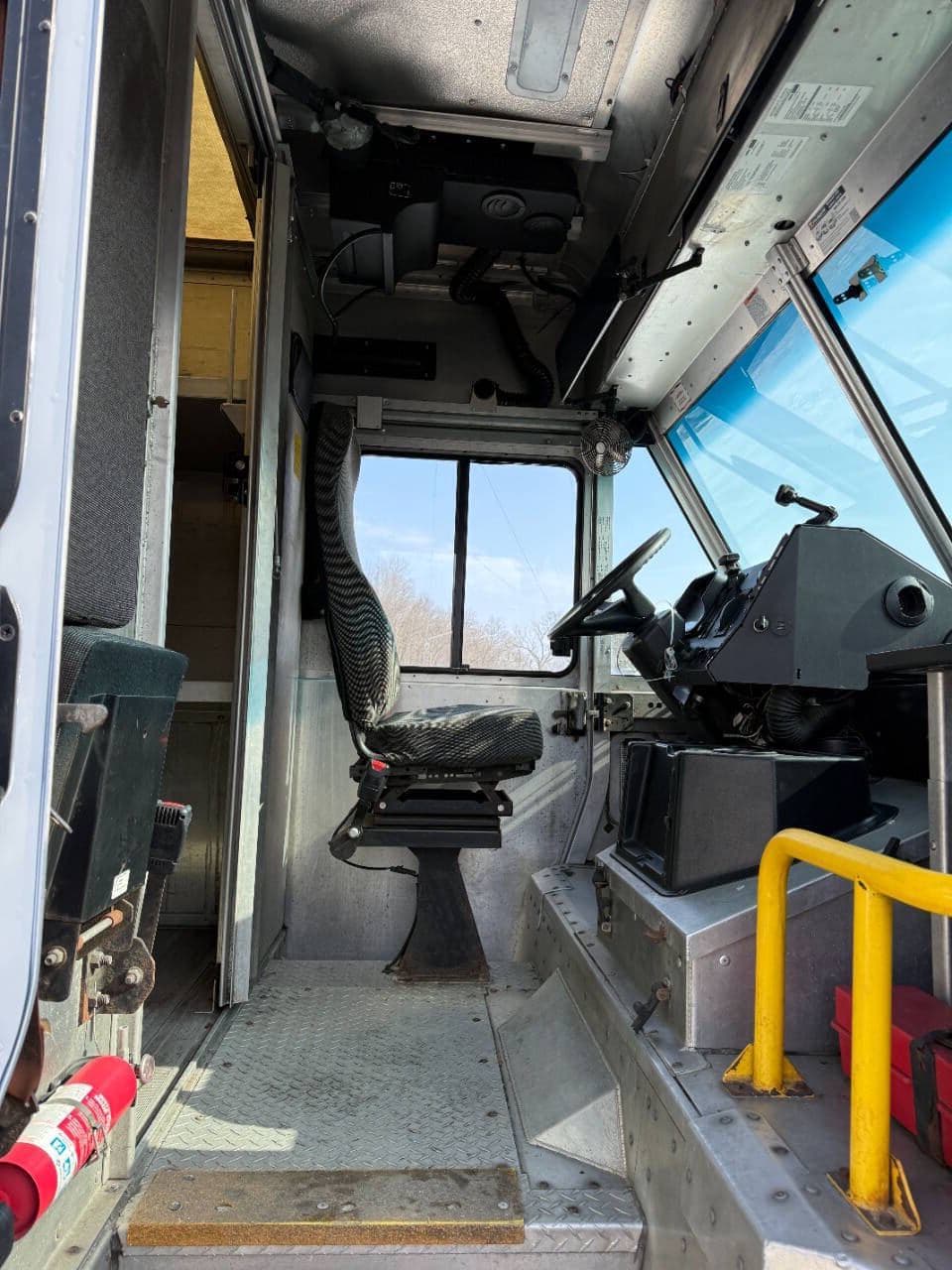 2021 Freightliner MT45 image 16