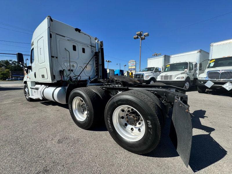 2016 Freightliner Cascadia image 16