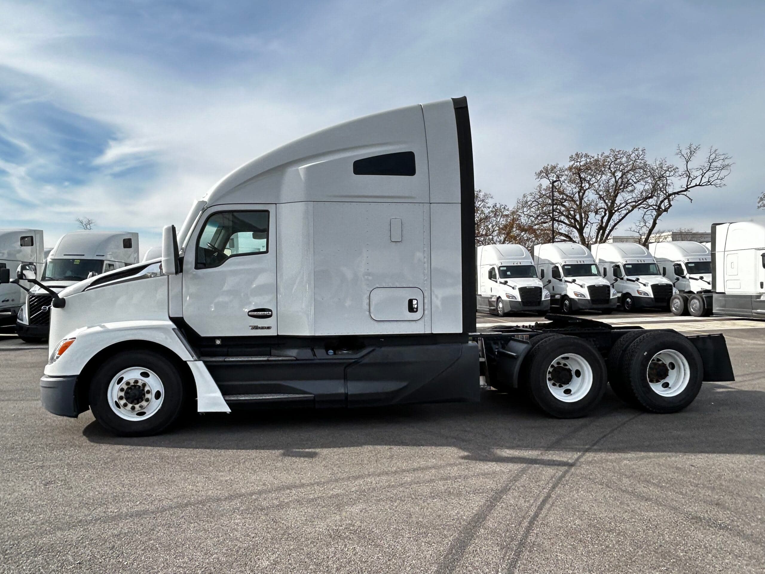 2023 Kenworth T680 image 3