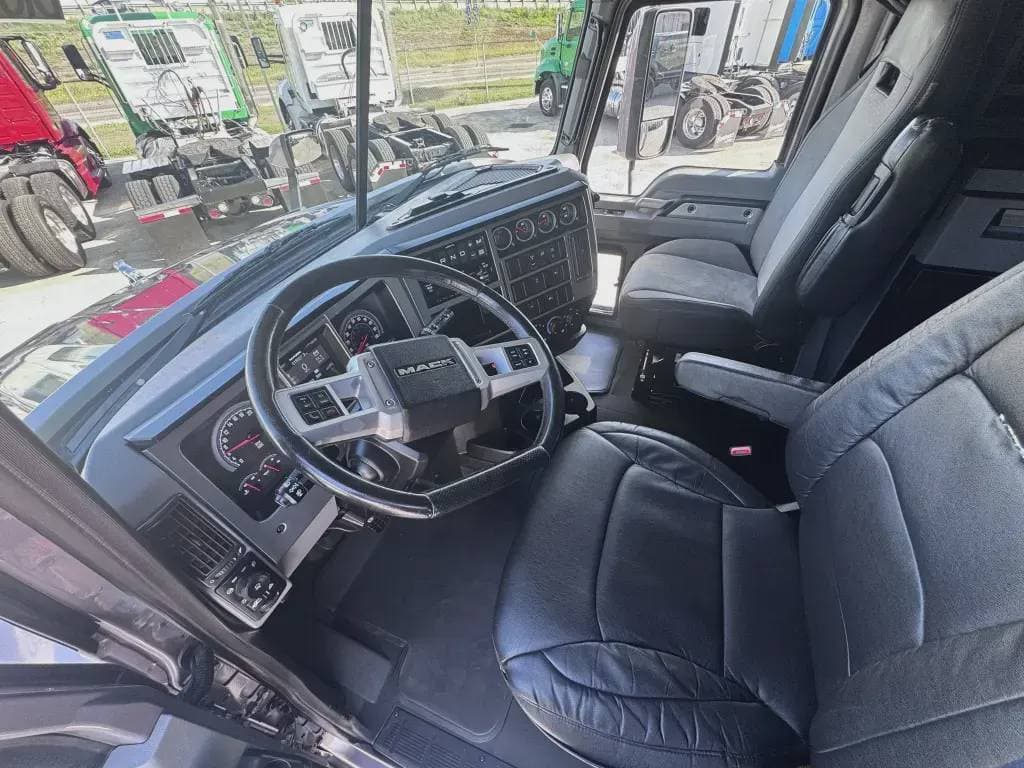 Used 2021 MACK Conventional - Sleeper Truck image 11